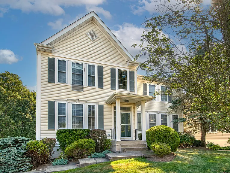 15 Milestone Rd — Photo 1