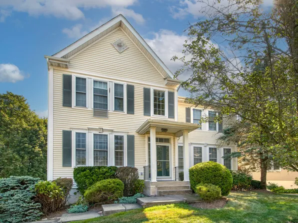 15 Milestone Rd, Port Chester, NY 10573