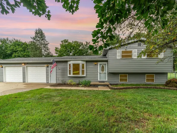 12800 Iroquois Dr, Birch Run, MI 48415