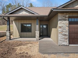 1091 Legend Ln, River Falls, WI 54022