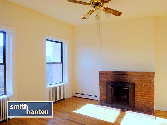 3rd image of 89 Bergen St
