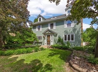 320 19th St SE, Cedar Rapids, IA 52403