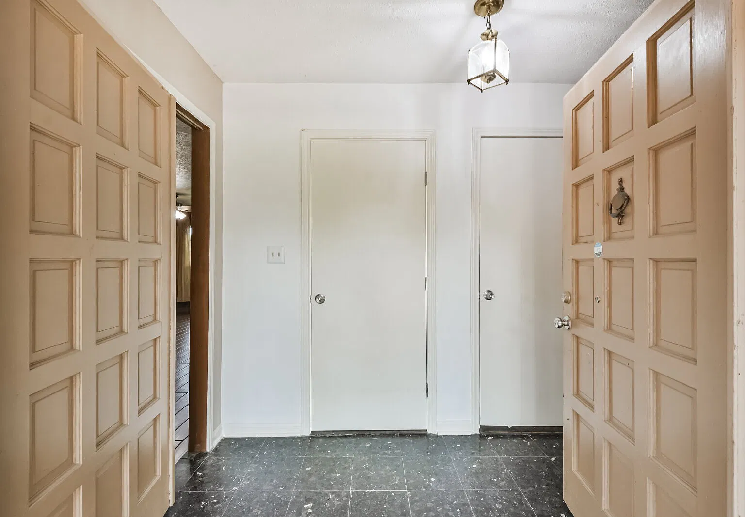 4 bed, 2.5 bath, 2356 sqft, $2,300 — Photo 4