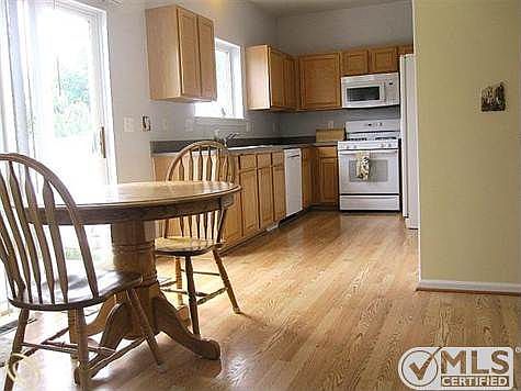 Large Eat-In Kitchen
