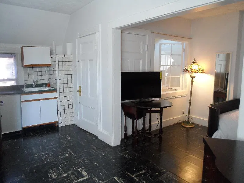 Studio, 999 sqft, $2,500 — Photo 2
