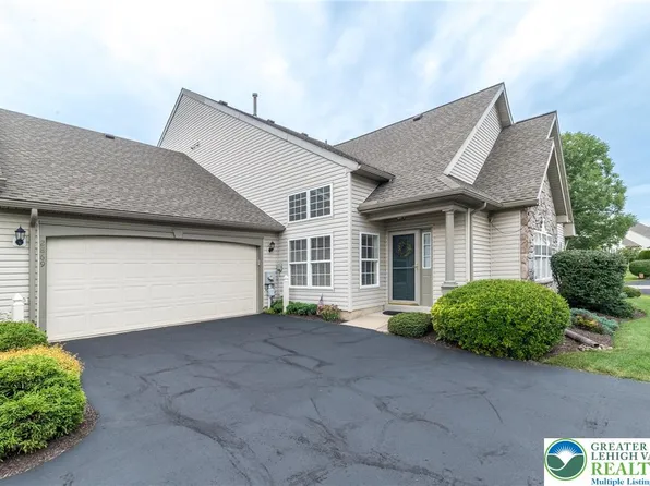 2869 Donegal Dr, Macungie, PA 18062