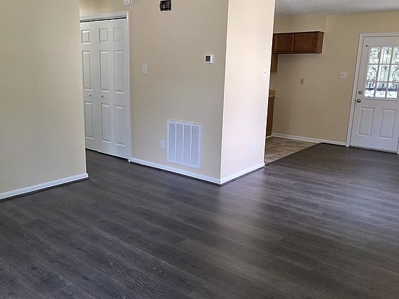 4th image of 222 Hodder Ln