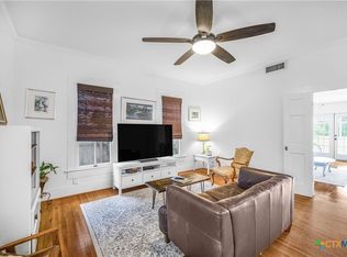 704 W Commercial St, Victoria, TX 77901