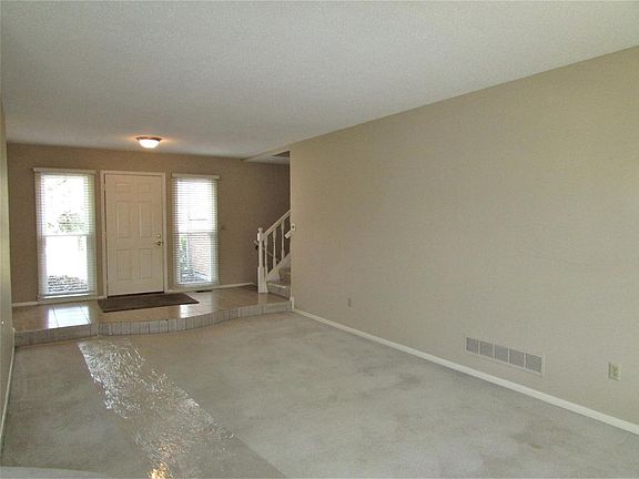 4th image of 1620 Cambridge Dr