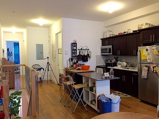 2nd image of 32 Meserole St #2nd