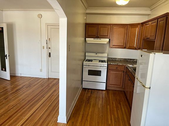 4th image of 2552 Garfield Ave APT 104