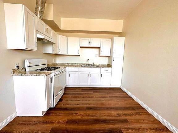 4th image of 1661 W 182nd St #61-04