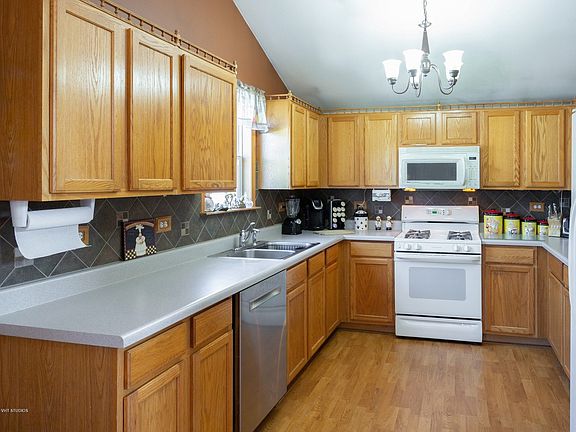 3rd image of 5509 Salma St