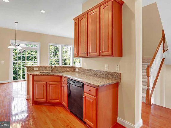 5th image of 6819 Hartzell Hill Ln