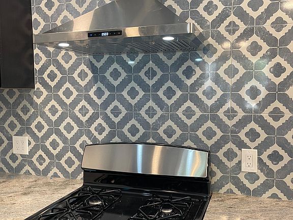 Beautiful tiles. Granite counters.