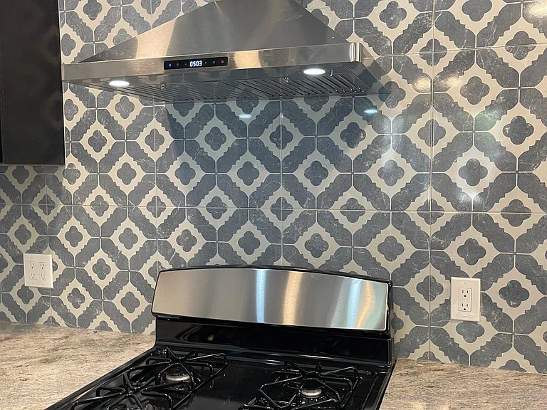 Beautiful tiles. Granite counters.