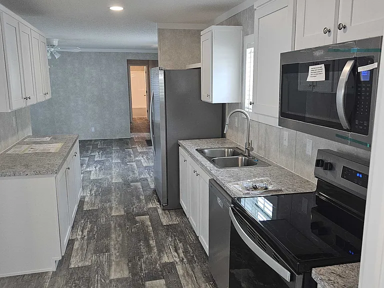 2300 Lafayette Ave #6 — Photo 16