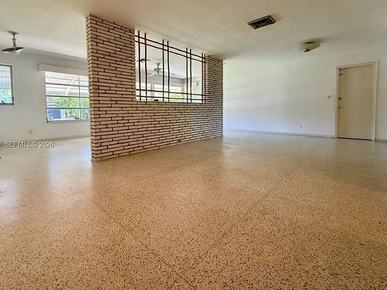 1235 Jefferson St — Photo 12