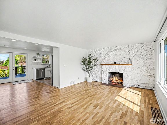 3rd image of 622 N Howard Street