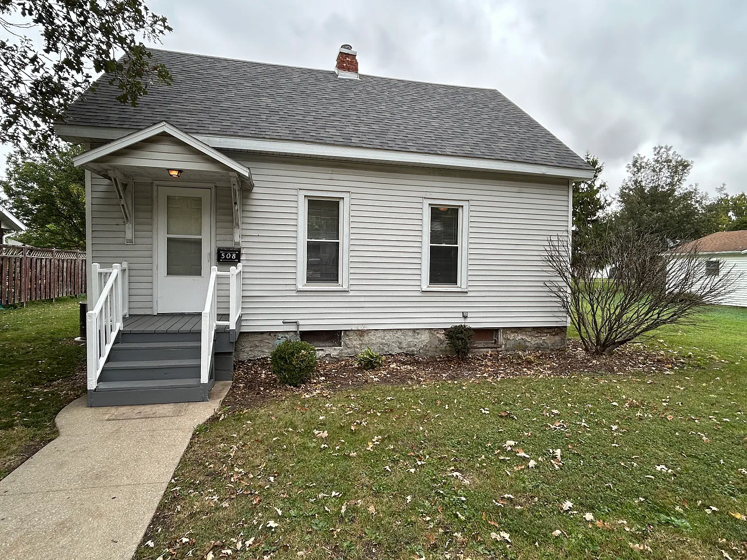 2 bed, 1096 sqft, $1,300 — Photo 1