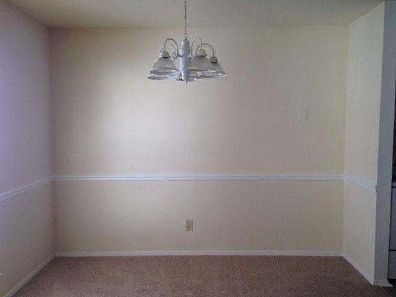 3rd image of 27 Johnstown Cres APT C