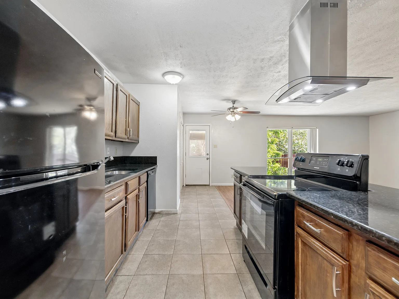 3 bed, 1424 sqft, $2,200 — Photo 4