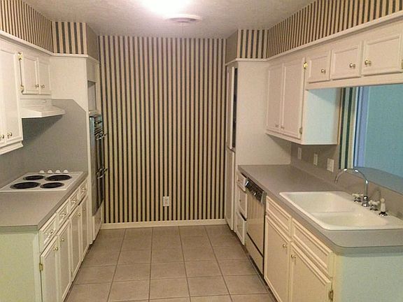 NICE KITCHEN WITH WHITE CABINETS AND APPLIANCES STAY