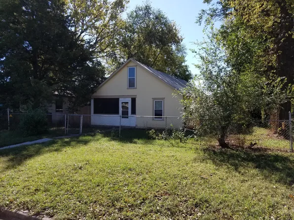 419 W 14th St, Junction City, KS 66441