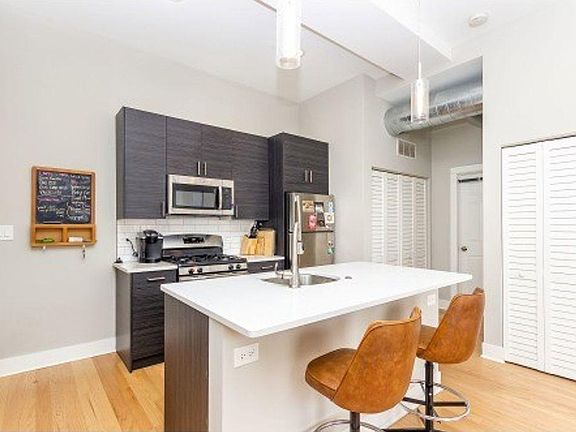 2nd image of 1037 N Ashland Ave #3hkckc17r