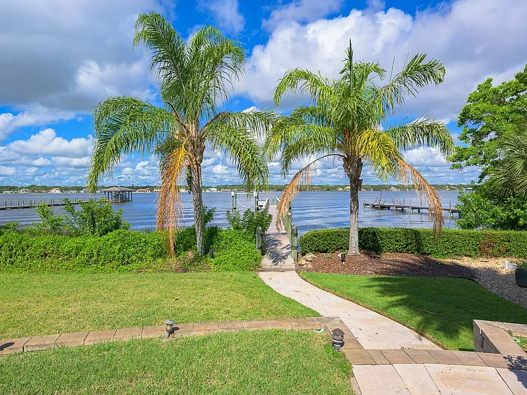 1130 John Anderson Dr — Photo 40