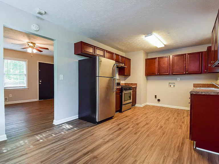 900 Orris Ln SW — Photo 7