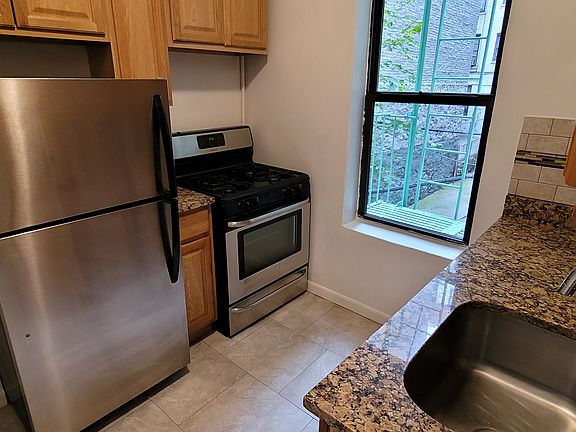 3rd image of 128 Sherman Ave APT 4