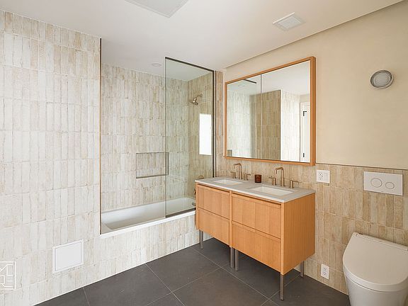 5th image of 155 Hope St #Townhouse A