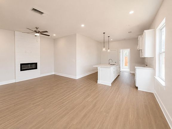 3rd image of 6628 Monarch Cir #61