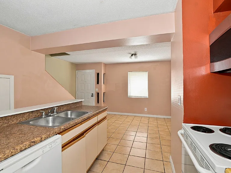 115 Michelle Ln #D — Photo 7