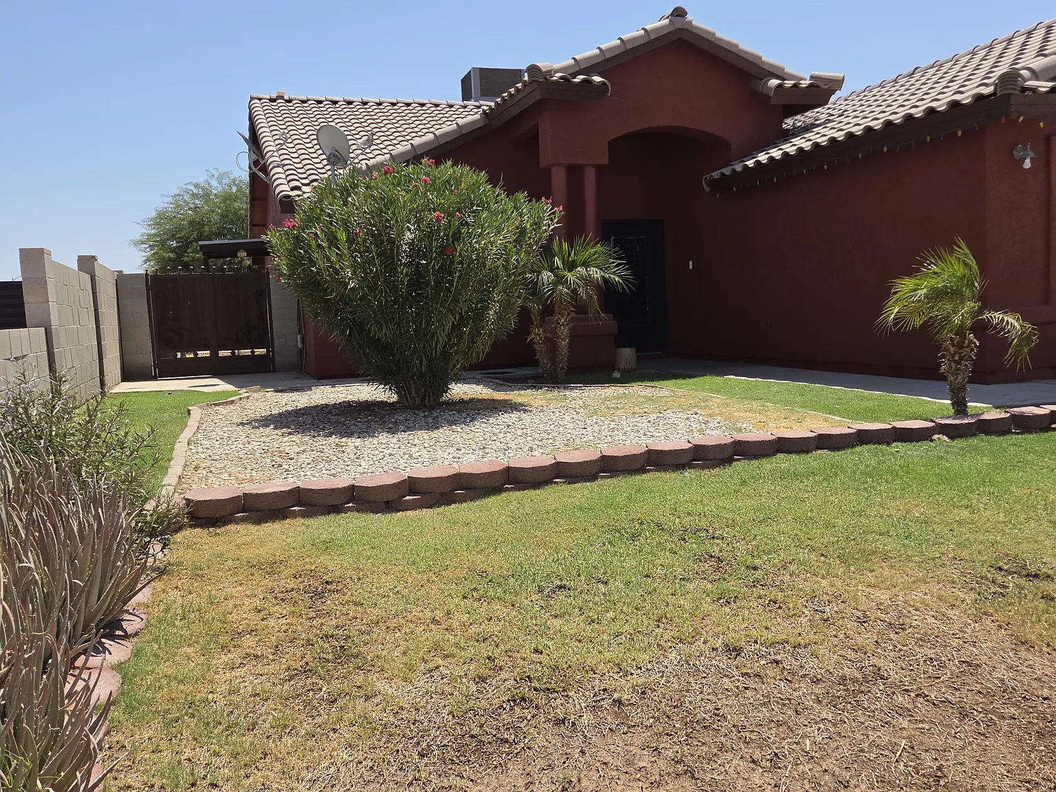 4 bed, 1400 sqft, $1,700 — Photo 2