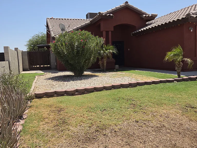 868 S Garvin Ct — Photo 2