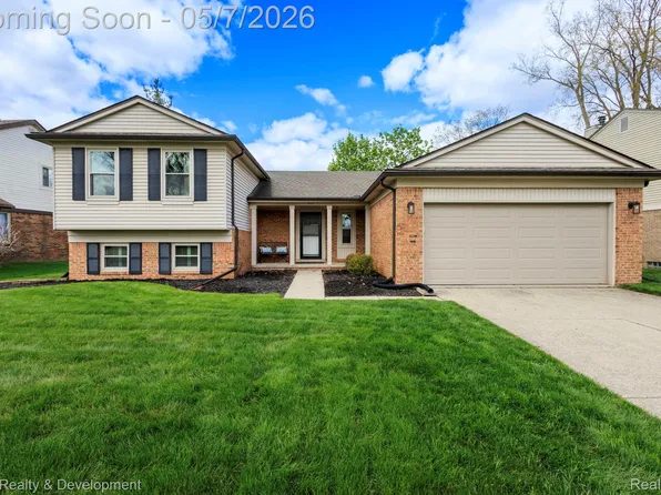 19537 Pollyanna Dr, Livonia, MI 48152