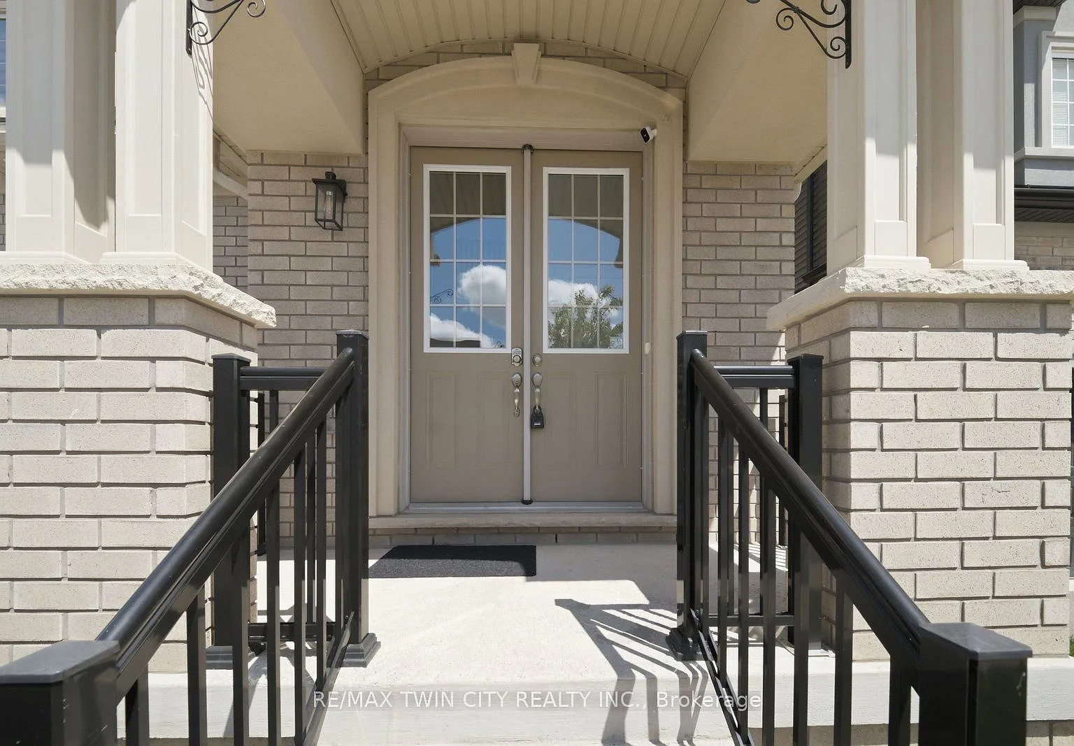 5 bed, $2,999 — Photo 4