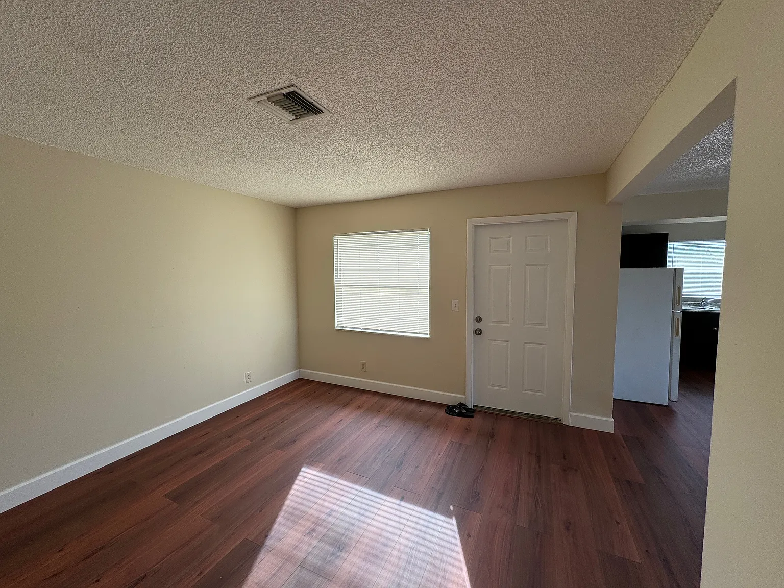 3 bed, 1150 sqft, $2,350 — Photo 2
