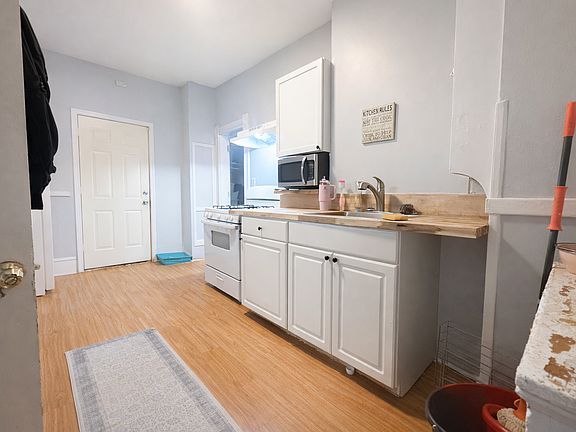 5th image of 2941 Fremont Ave N