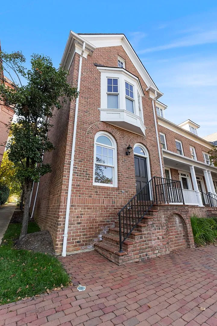 Convenient Alexandria Living with Old Town Charm — Photo 1