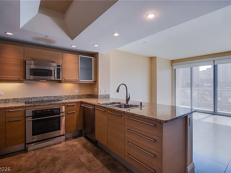 222 Karen Ave #306 — Photo 9