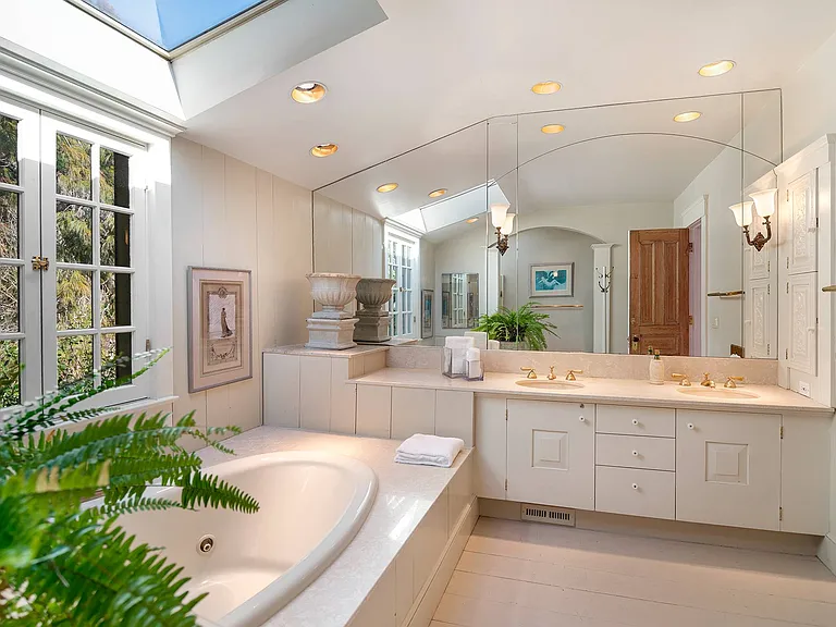 4 Cozzens Ln — Photo 10