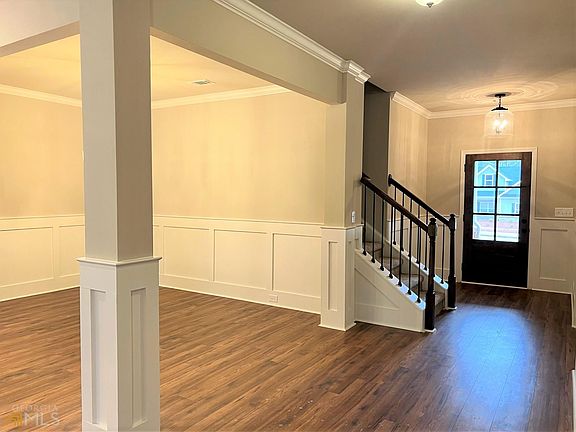 4th image of 100 Hawthorn Ln Lot 9
