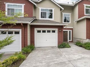 5531 Lakemont Blvd SE APT 202, Bellevue, WA 98006