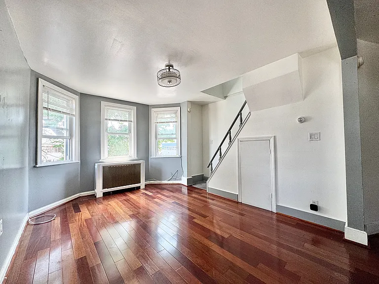 27 W Lincoln Ave #2 — Photo 1