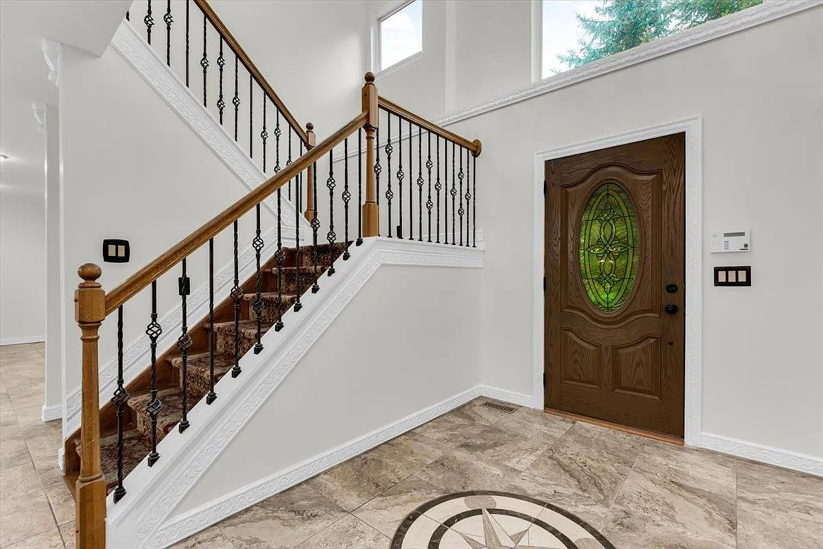 4 bed, 3.5 bath, 3819 sqft, $3,800 — Photo 3