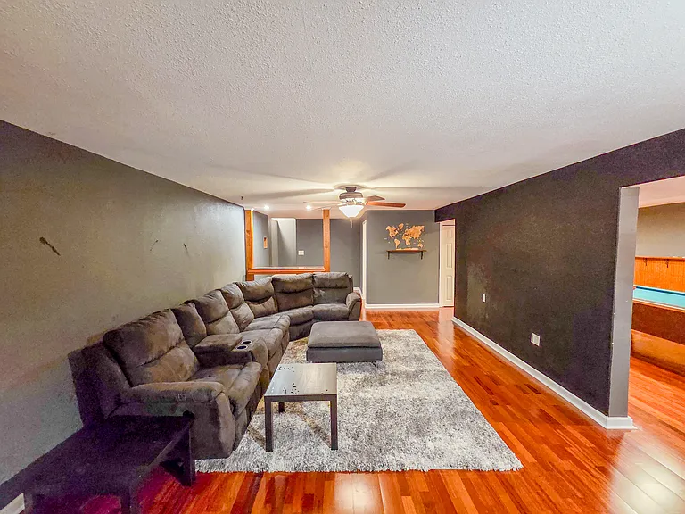 8401 Kennedy Dr — Photo 35