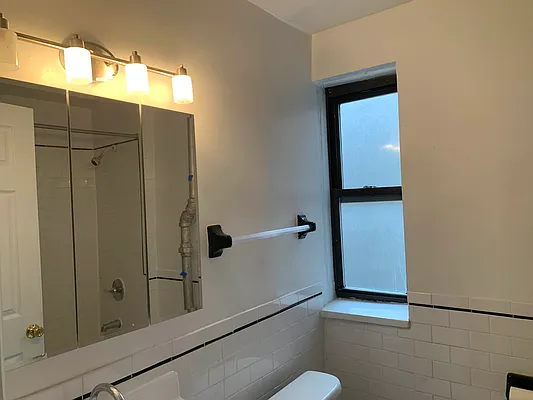 Rented by Tapiro Realty | media 18